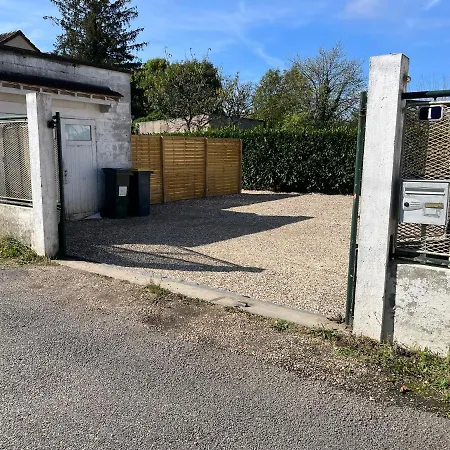 Petite Maison Avec Jardin *
